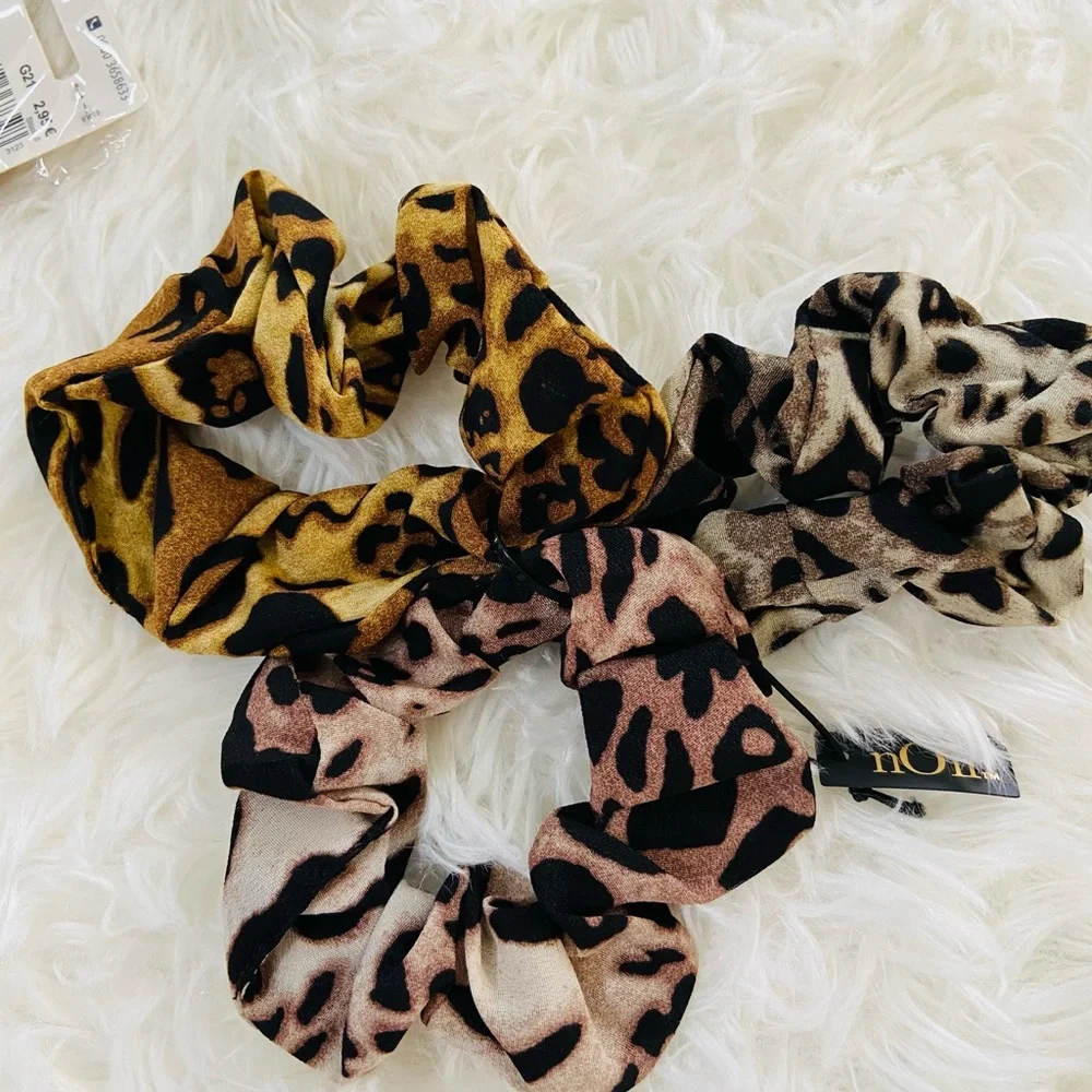 🤍New! Bundle of hair accessories